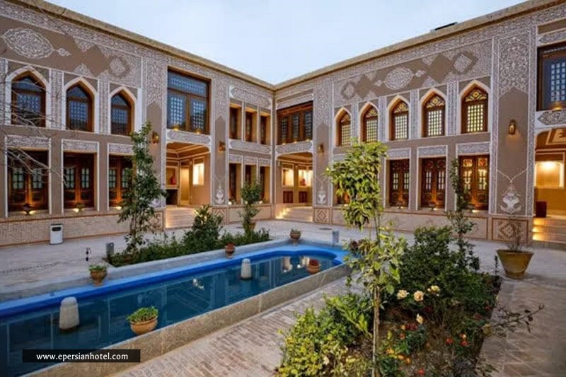 محوطه بوتیک هتل صفی خانی یزد